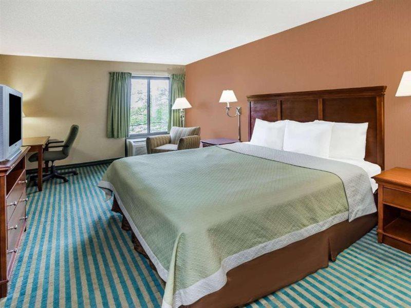 Days Inn By Wyndham Вестминстер Экстерьер фото