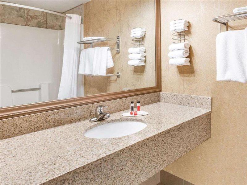 Days Inn By Wyndham Вестминстер Экстерьер фото